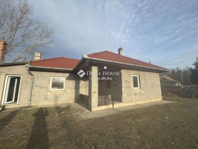 Eladó családi ház, Csemőn 45 M Ft, 3 szobás