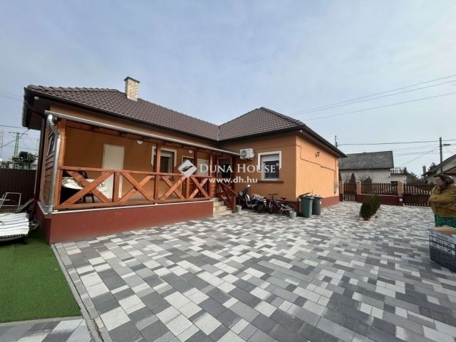 Eladó családi ház, Vecsésen 84.9 M Ft, 3 szobás