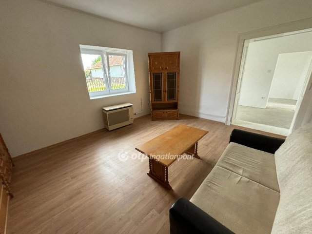 Eladó családi ház, Tiszaeszláron 9.9 M Ft, 2+2 szobás