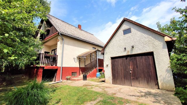 Eladó családi ház, Vonyarcvashegyen 57.8 M Ft, 4 szobás