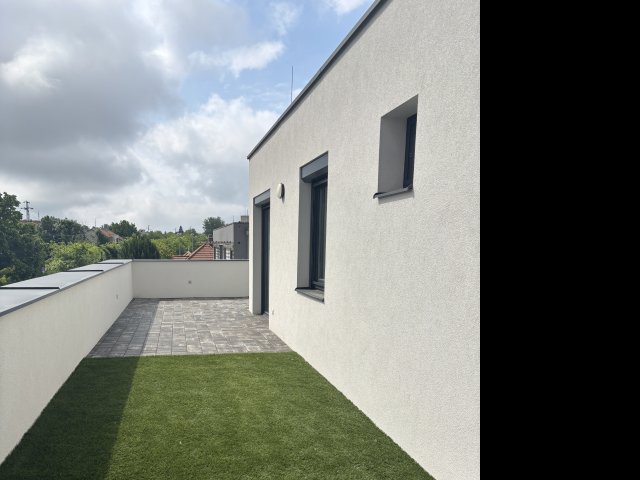 Eladó téglalakás, Veszprémben 115 M Ft, 2 szobás