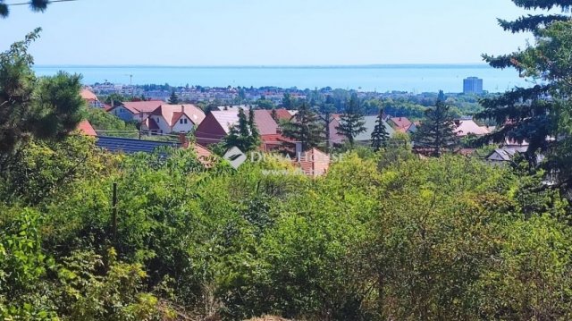 Eladó nyaraló, Balatonfüreden 120 M Ft, 2 szobás