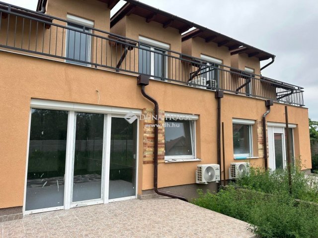 Eladó ikerház, Gödön 245 M Ft, 10 szobás / költözzbe.hu