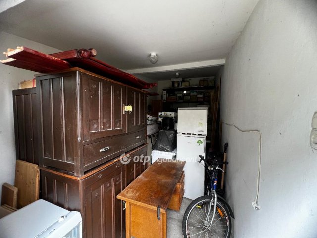 Eladó garázs, Egerben, Eperjesi utcában 8.5 M Ft