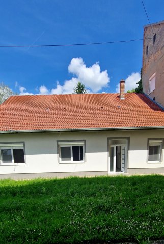 Eladó téglalakás, Kaposváron 49.99 M Ft, 4 szobás