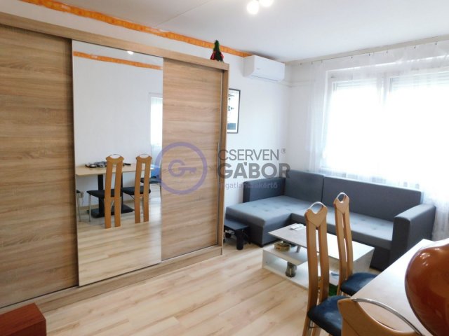 Eladó panellakás, Debrecenben 34.5 M Ft, 1+1 szobás