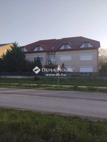 Eladó téglalakás, Tatabányán 54 M Ft, 3 szobás