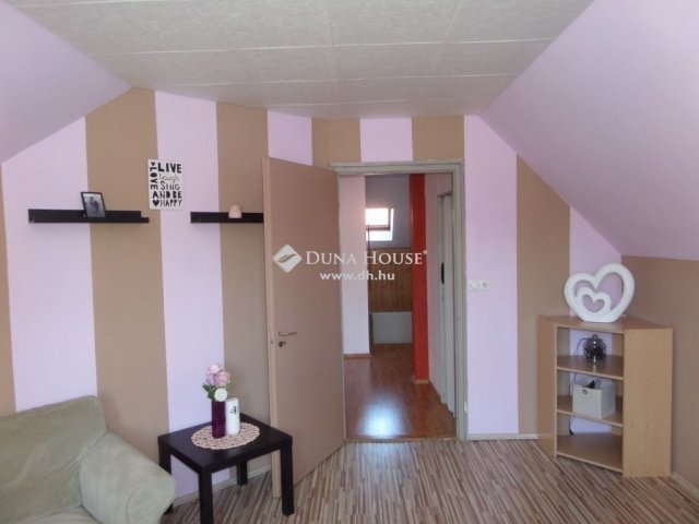 Eladó családi ház, Pécsett 85 M Ft, 4 szobás
