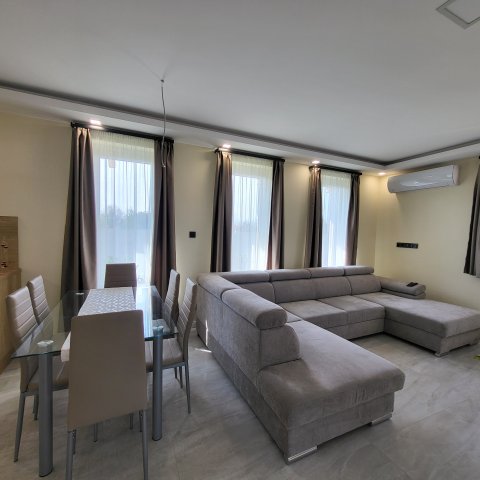 Eladó családi ház, Besnyőn 139 M Ft, 2+2 szobás