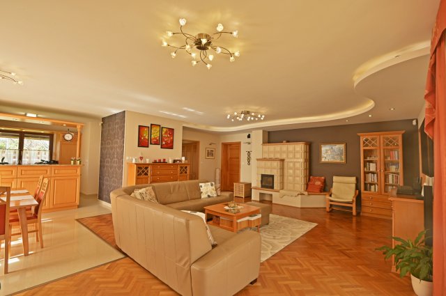 Eladó családi ház, Győrött 329 M Ft, 6 szobás