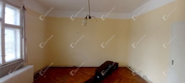Eladó családi ház, Pápán 30 M Ft, 2 szobás