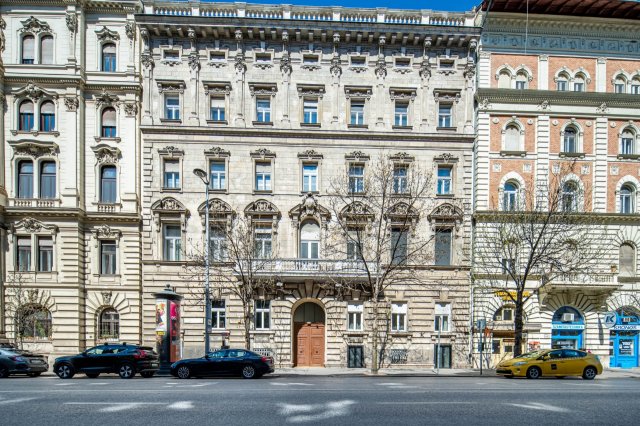 Eladó téglalakás, Budapesten, V. kerületben 149.9 M Ft, 3 szobás