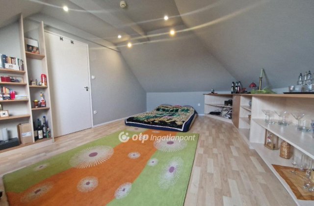 Eladó családi ház, Cegléden 108 M Ft, 5+1 szobás