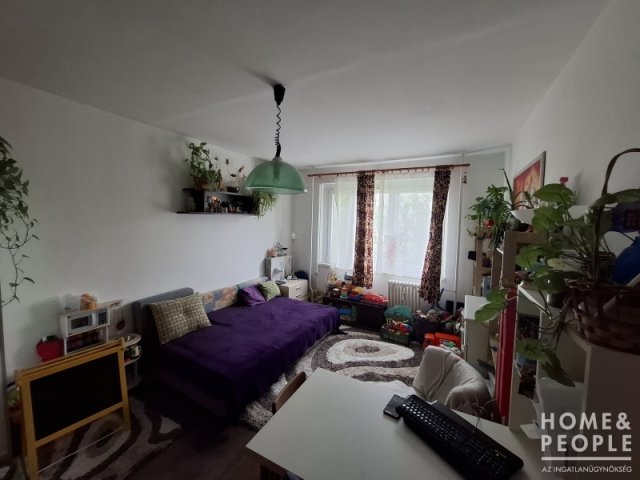 Eladó téglalakás, Szegeden 38.5 M Ft, 2 szobás