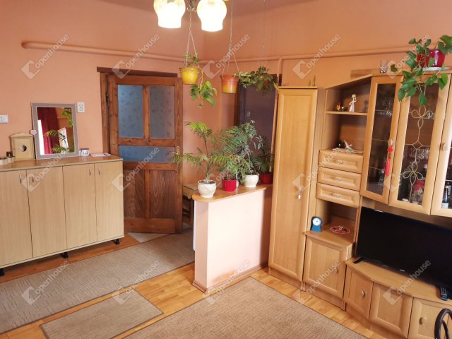 Eladó családi ház, Komáromban 44.4 M Ft, 3 szobás