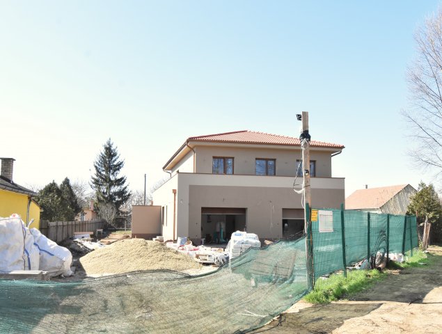 Eladó ikerház, Debrecenben 142 M Ft, 4 szobás