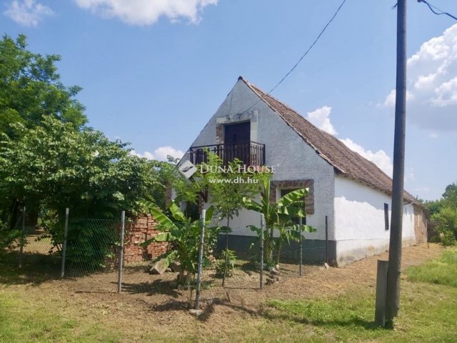 Eladó családi ház, Villányban 22.5 M Ft, 5 szobás