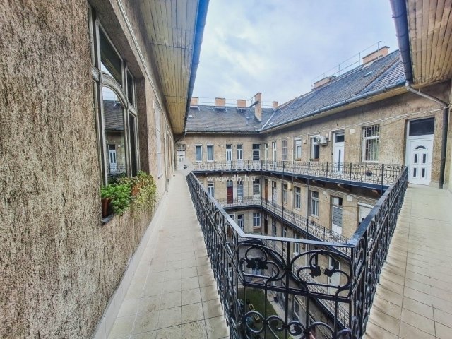Eladó téglalakás, Budapesten, VIII. kerületben 36.9 M Ft