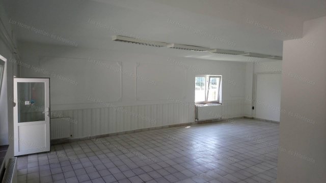 Kiadó üzlethelyiség, Komáromban 180 E Ft / hó, 2 szobás