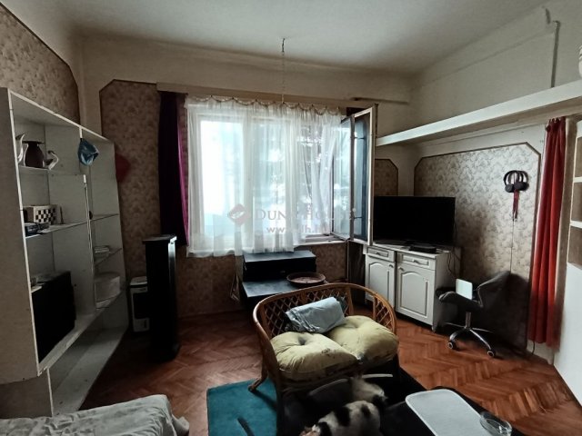 Eladó téglalakás, Cegléden 32.5 M Ft, 3 szobás