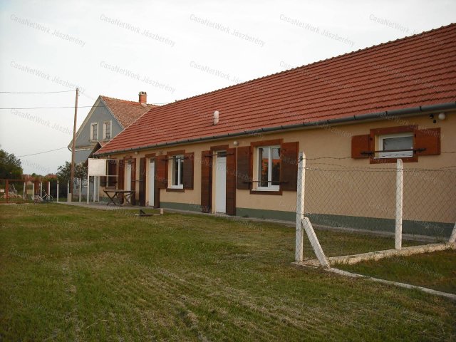 Eladó családi ház, Tarnaörsön 138 M Ft, 8 szobás