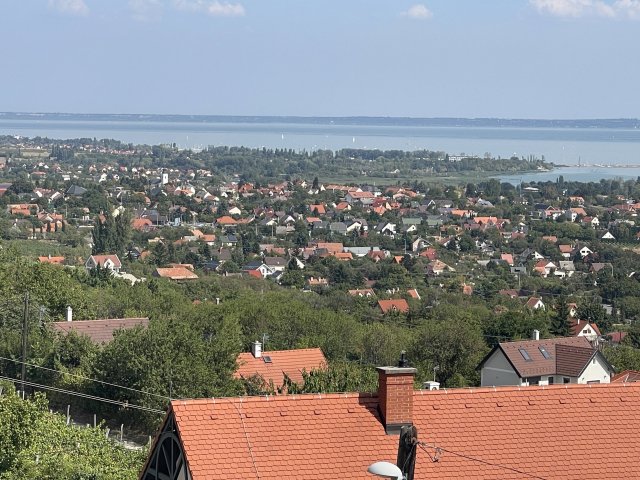 Eladó családi ház, Balatonfüreden 340 M Ft, 7 szobás