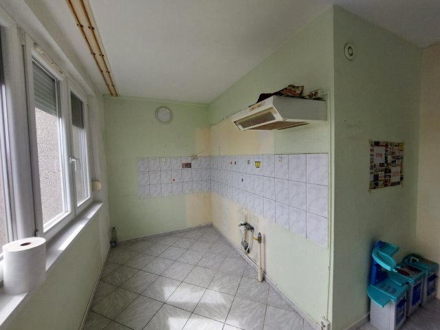 Eladó panellakás, Kiskunfélegyházán 35.5 M Ft, 1+2 szobás
