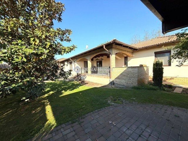Eladó családi ház, Dabason 169.999 M Ft, 4 szobás