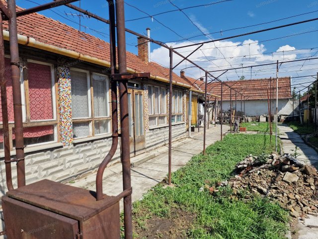 Eladó családi ház, Jászberényben, Balaton utcában 30.5 M Ft