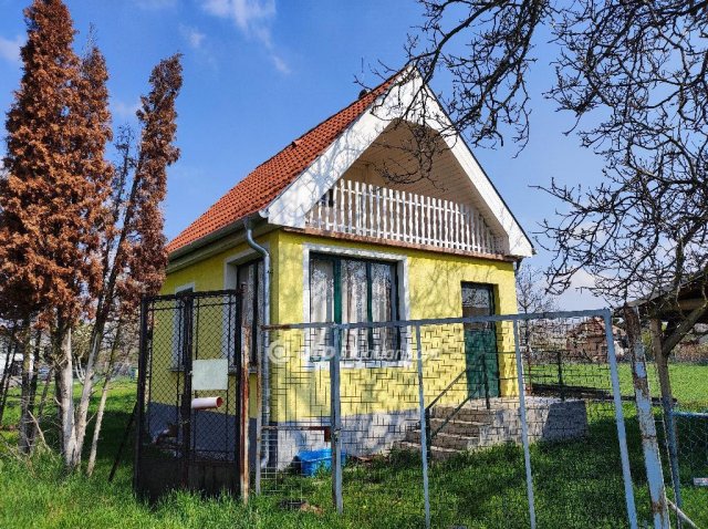 Eladó családi ház, Győrött 13 M Ft, 2 szobás
