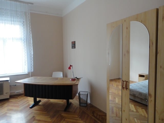 Kiadó téglalakás, albérlet, Pécsett 260 E Ft / hó, 4 szobás