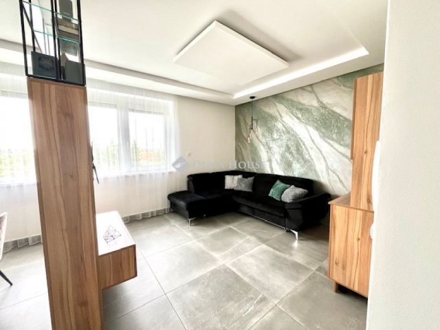 Kiadó téglalakás, albérlet, Pécsett 250 E Ft / hó, 3 szobás