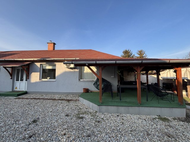 Eladó családi ház, Szirmabesenyőn 128 M Ft, 3 szobás