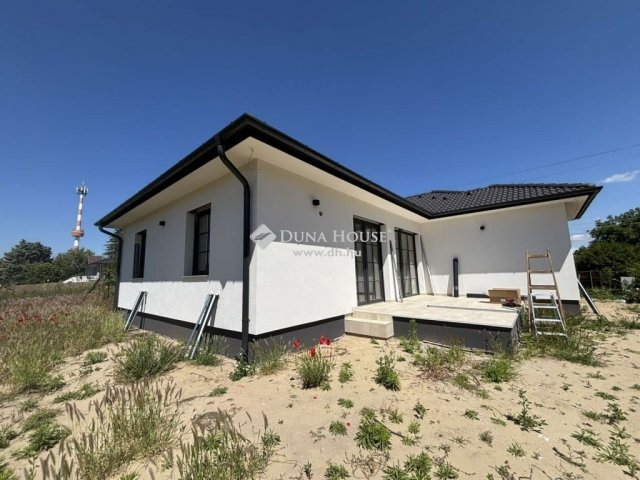 Eladó családi ház, Kecskeméten 99.9 M Ft, 5 szobás