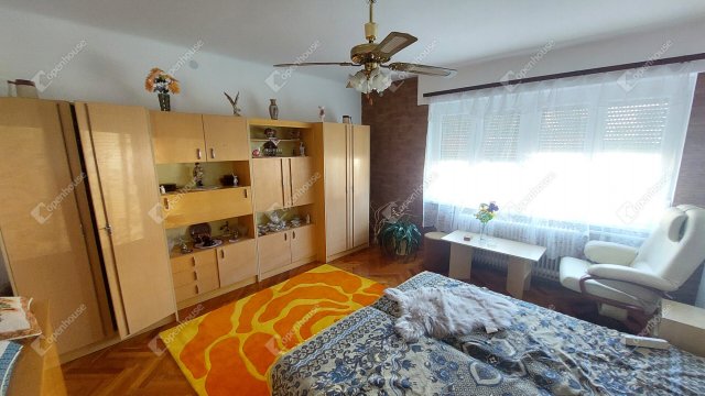 Eladó családi ház, Oroszlányban 69 M Ft, 4 szobás