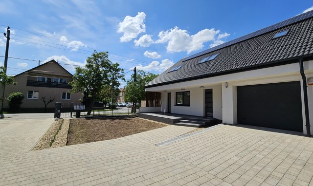 Eladó ikerház, Vecsésen 115 M Ft, 4 szobás