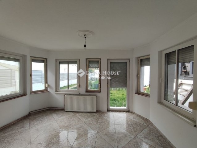 Eladó családi ház, Budapesten, XVIII. kerületben 81.9 M Ft
