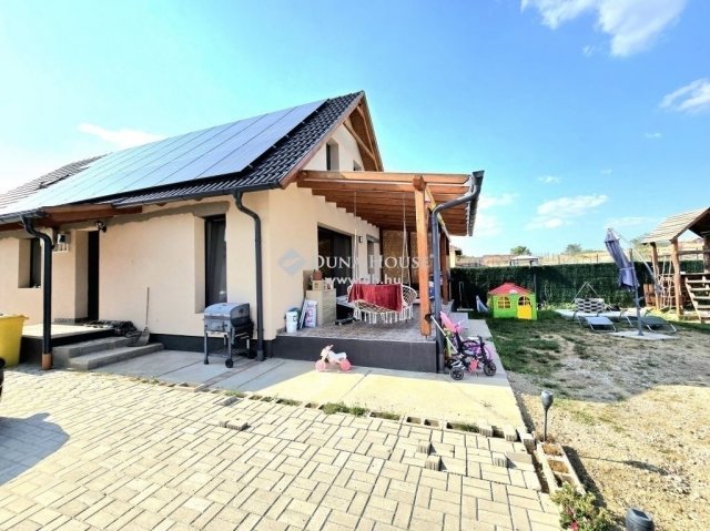 Eladó ikerház, Érden 90 M Ft, 6 szobás / költözzbe.hu