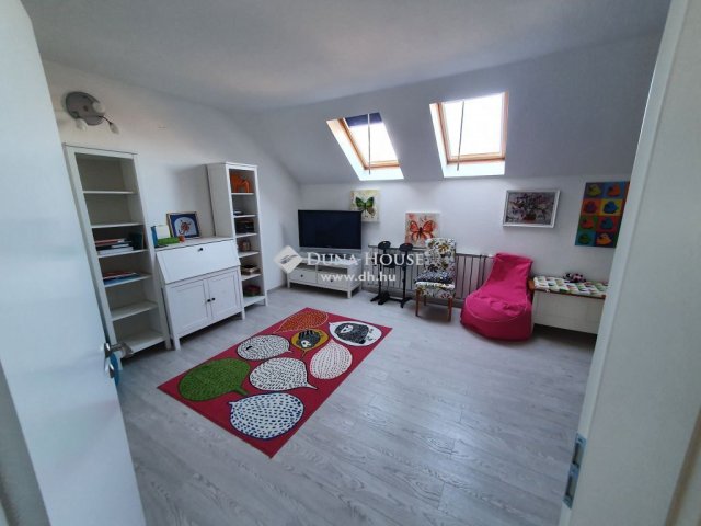 Eladó családi ház, Siófokon 404 M Ft, 7 szobás