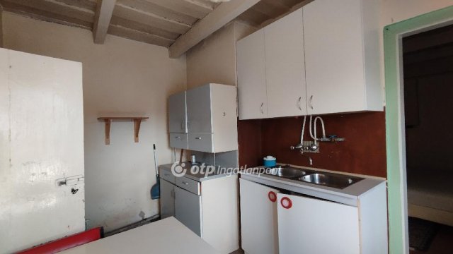 Eladó családi ház, Jászberényben 35 M Ft, 2+1 szobás