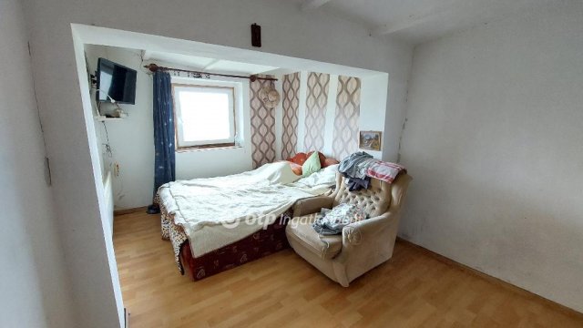 Eladó családi ház, Kisújszálláson 10.5 M Ft, 1 szobás