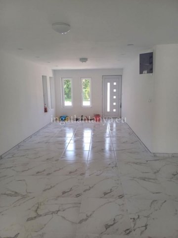 Eladó családi ház, Velencén 92 M Ft, 4 szobás