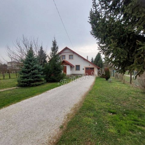 Eladó családi ház, Keszthelyen 129 M Ft, 6 szobás