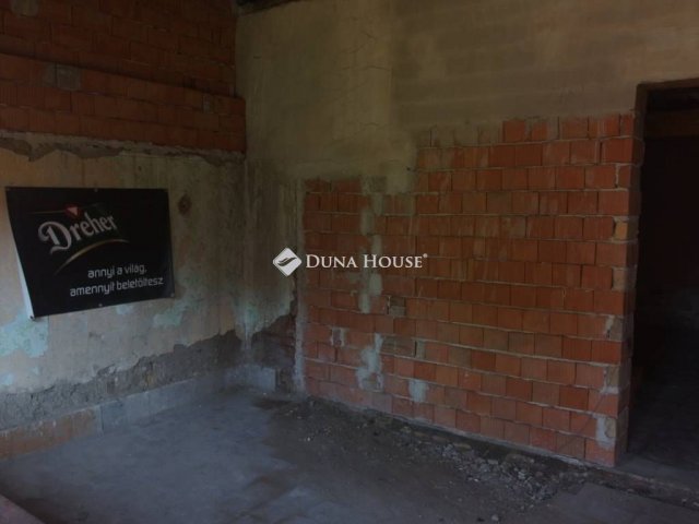 Eladó családi ház, Kiskunfélegyházán 8 M Ft, 2 szobás