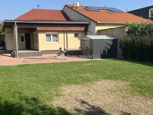 Eladó családi ház, Budapesten, XV. kerületben 102.3 M Ft