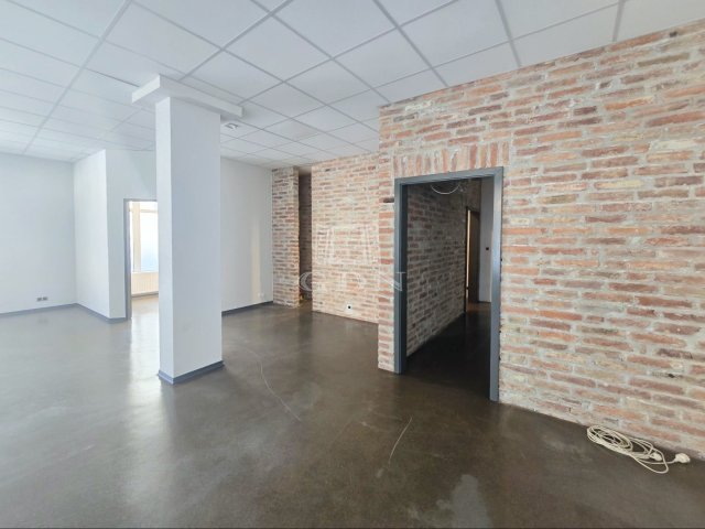 Eladó üzlethelyiség, Zalaegerszegen 0.23 M Ft