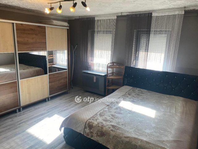 Eladó családi ház, Abonyban 29.9 M Ft, 1 szobás