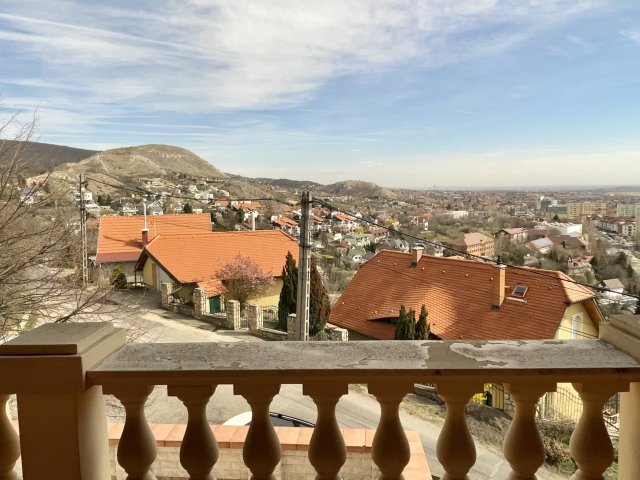Eladó családi ház, Budaörsön 295 M Ft, 6 szobás