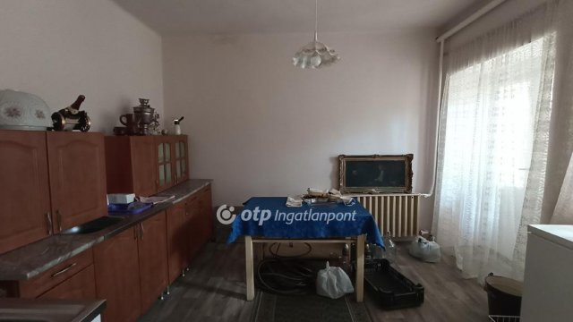 Eladó családi ház, Jászfényszarun 33.5 M Ft, 3 szobás