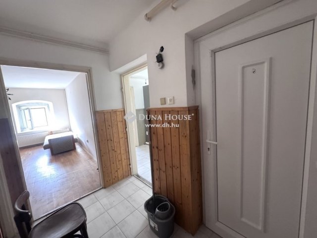 Eladó téglalakás, Siklóson 27.99 M Ft, 2 szobás
